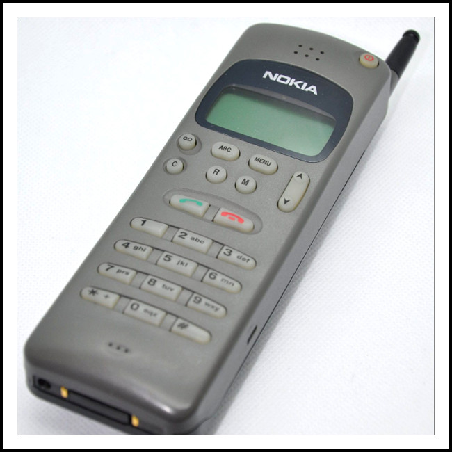 Photograph of a Nokia 2010, a 1994 mobile phone